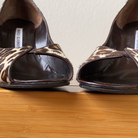 Manolo Blahnik Peep Toe Pump - Picture 4 of 11